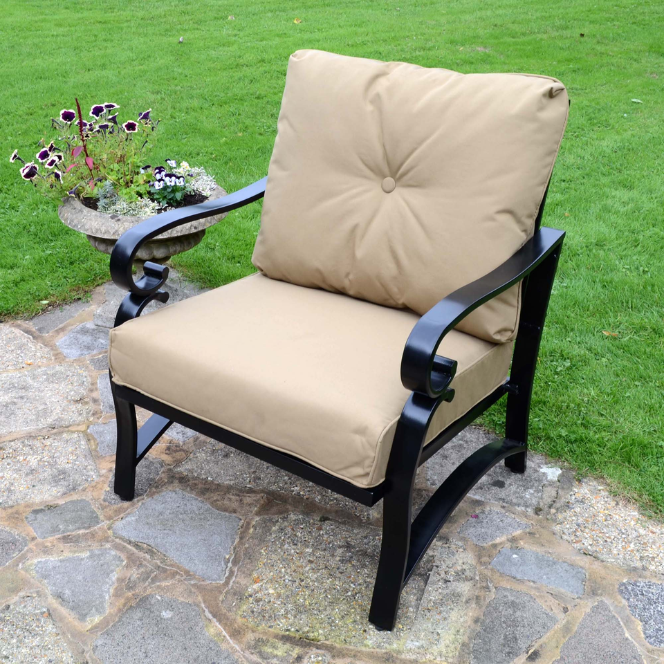 Byron Manor Avignon Garden Coffee Table with 4 Windsor Deluxe Lounge Chair Set