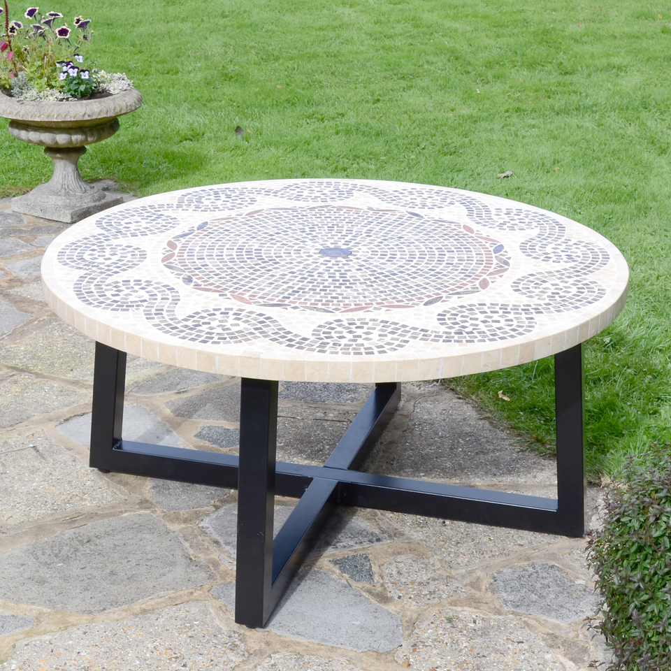 Byron Manor Avignon Garden Coffee Table with 4 Windsor Deluxe Lounge Chair Set